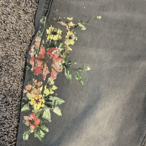 Dex Gray Floral Jeans Size 29 EUC - Picture 2 of 6